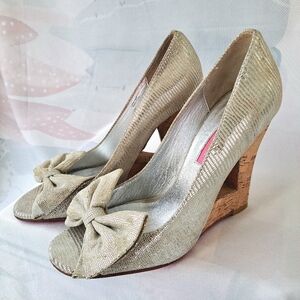 Betsey Johnson Peep Toe Sparkling Silver Wedge Heels w Bows 8.5 M, Rare, Party